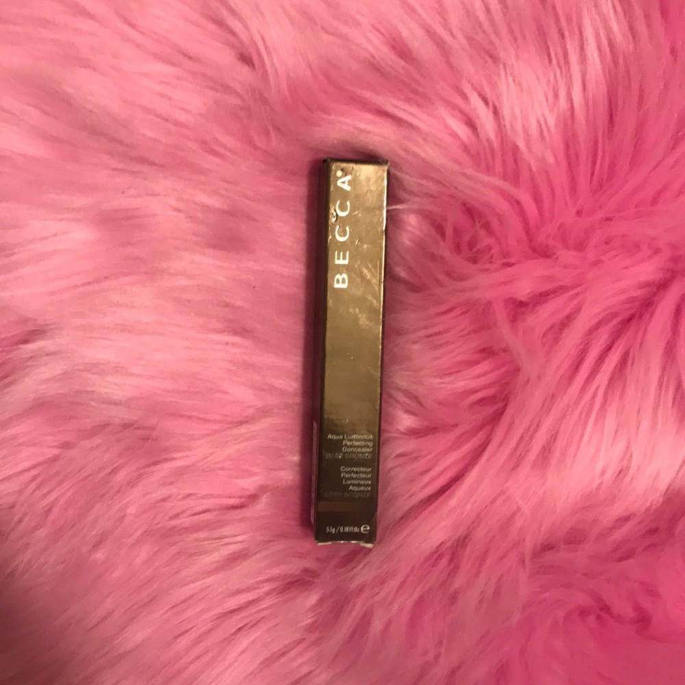 BRAND NEW BECCA CONCEALER